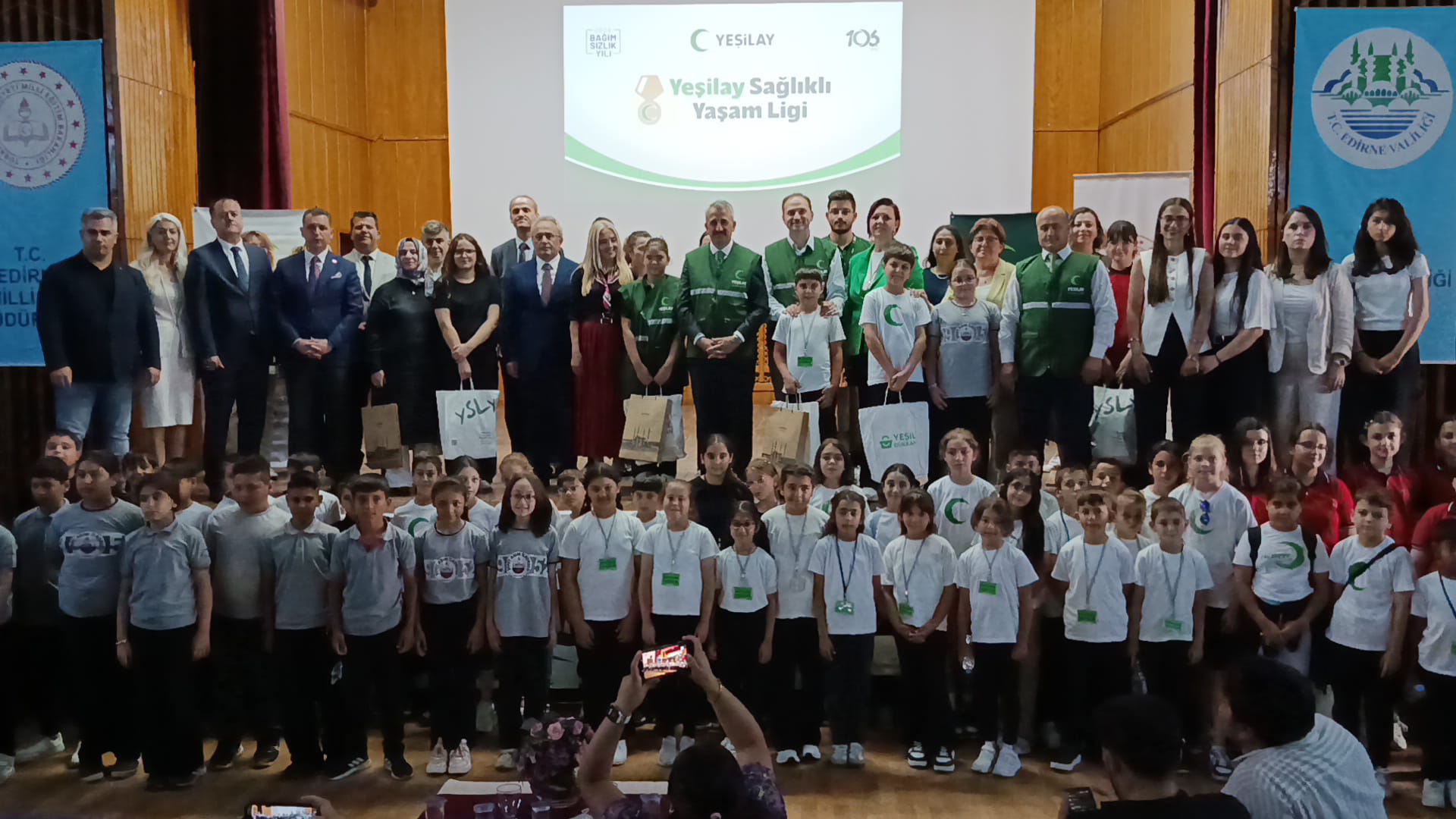 Edirne’de düzenlenen Yeşilay Sağlıklı Yaşam Ligi Yarışması’nın ödül töreni, Türkiye Yeşilay Cemiyeti Genel Başkanı Doç. Dr. Mehmet Dinç’in katılımıyla gerçekleştirildi.